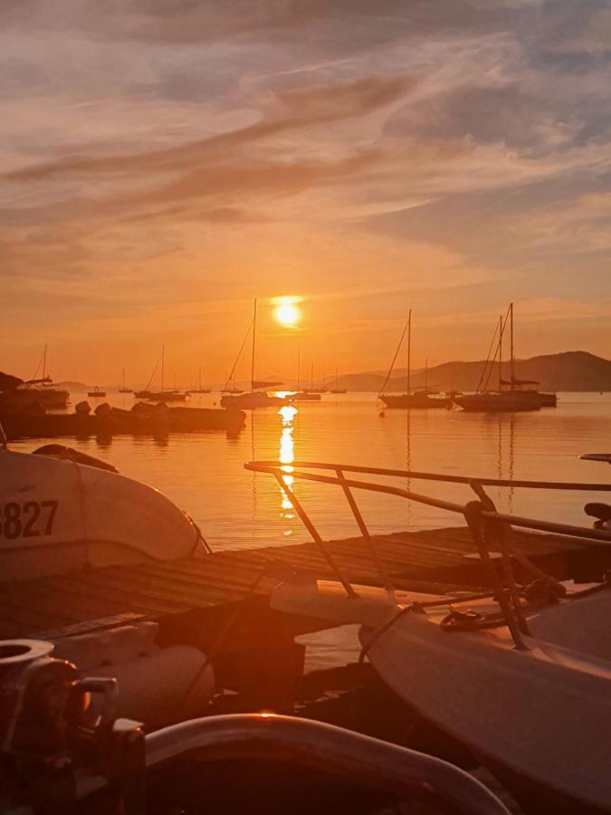Porquerolles - Nuit Insolite A Bord Du Defi Fou Exterior photo